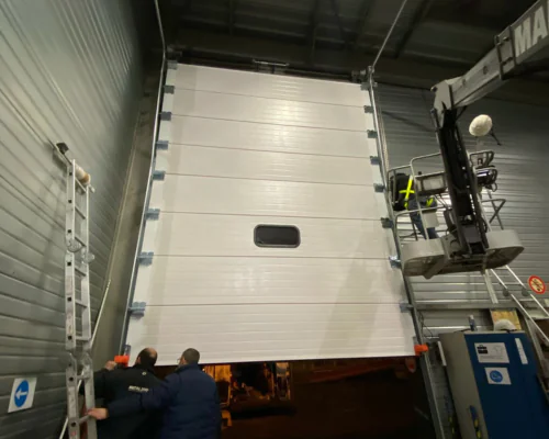 réparation de portes industrielles à Choisy le Roi par METAL 2000