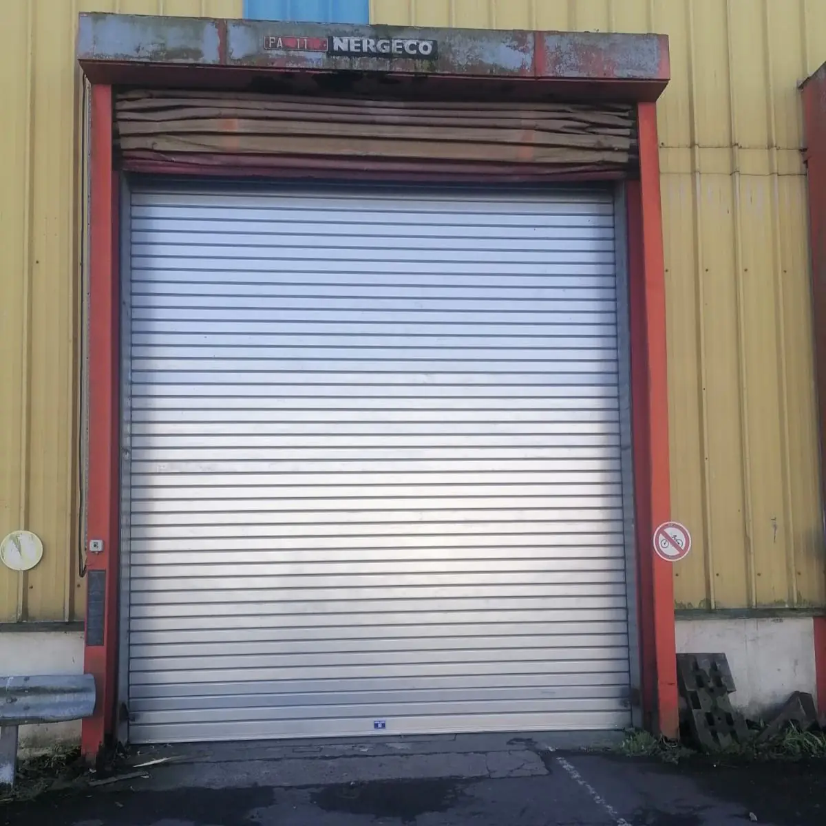 Entretien de fermetures industrielles à Fresnes par l'équipe METAL 2000