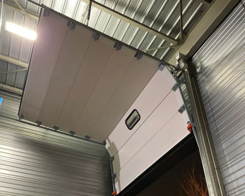 Réparation de fermetures industrielles à Fresnes par l'équipe METAL 2000