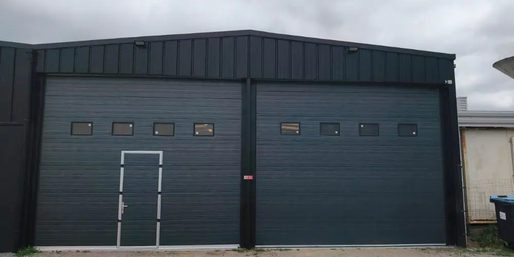 Entretien de portes industrielles à Vincennes par l'équipe METAL 2000