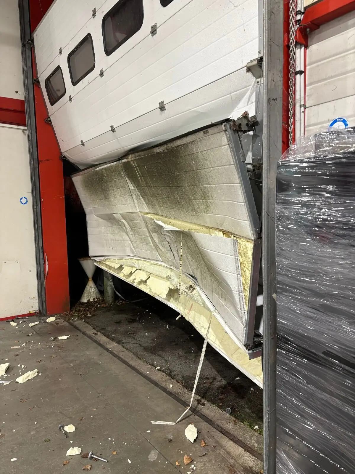 Panneau porte de garage enfoncé réparation ou remplacement