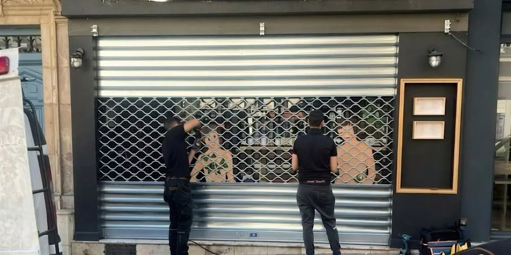 Changement de tablier grille cobra et dépose-pose de store pour Merci Vignerons Paris 5 (75005)