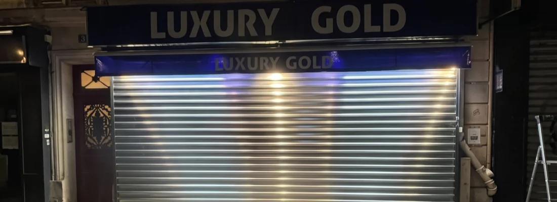 Remplacement du tablier à lames pleines d'un rideau métallique pour LUXURY MOBILE à Paris 10 (75)